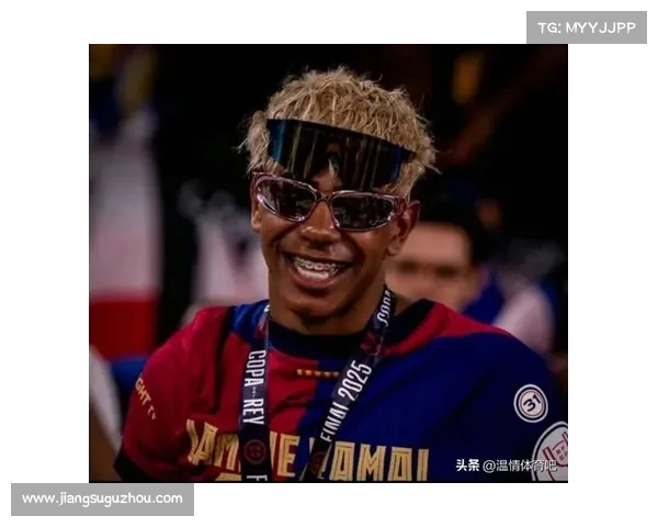 欧冠球员评分解析 评选最佳球员及其表现亮点分析